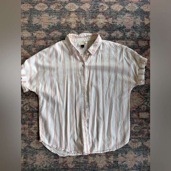 Universal Thread Women’s Button Up - Picture 1 of 3